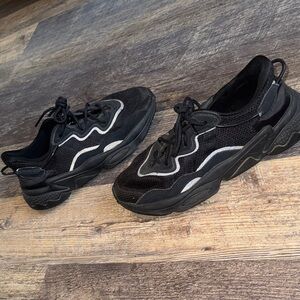 Adidas all Black Ozweegos
